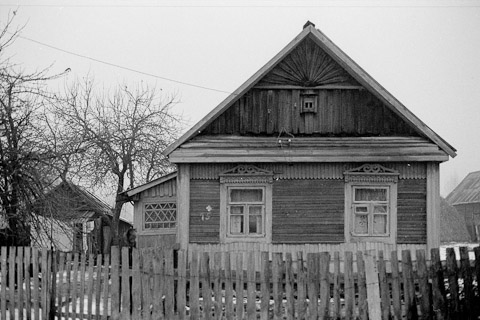 Spaziergang durch ein Dorf (Belarus, November 2000)